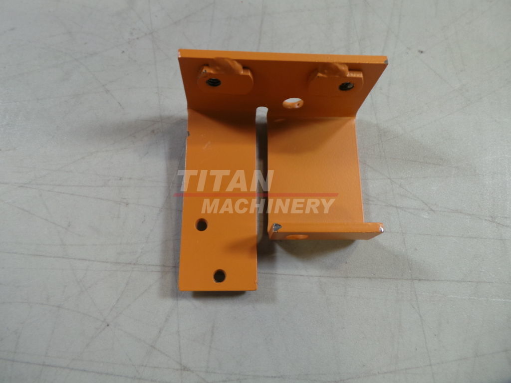 D142142 – BRACKET (1)