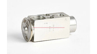 82023542 – Клапан терморег., Maxxum125 (1)
